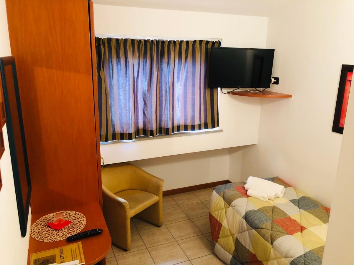 Hotel Softwood Реканаті Екстер'єр фото