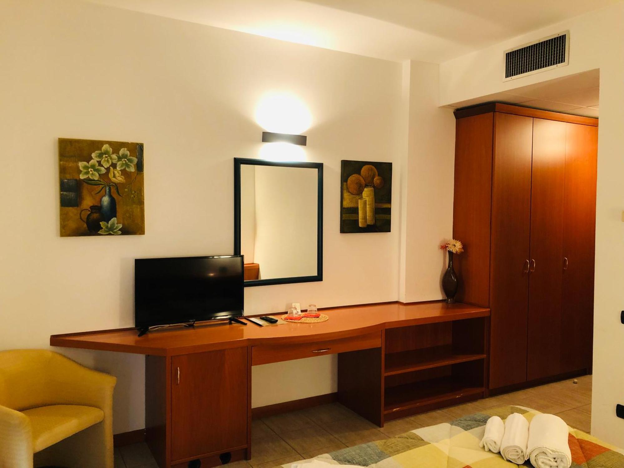 Hotel Softwood Реканаті Екстер'єр фото