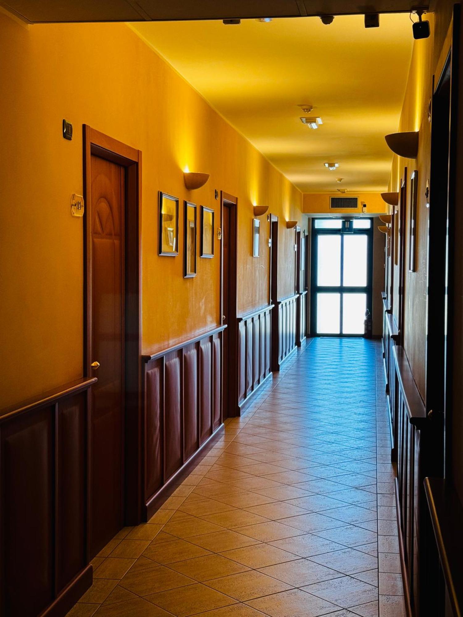 Hotel Softwood Реканаті Екстер'єр фото